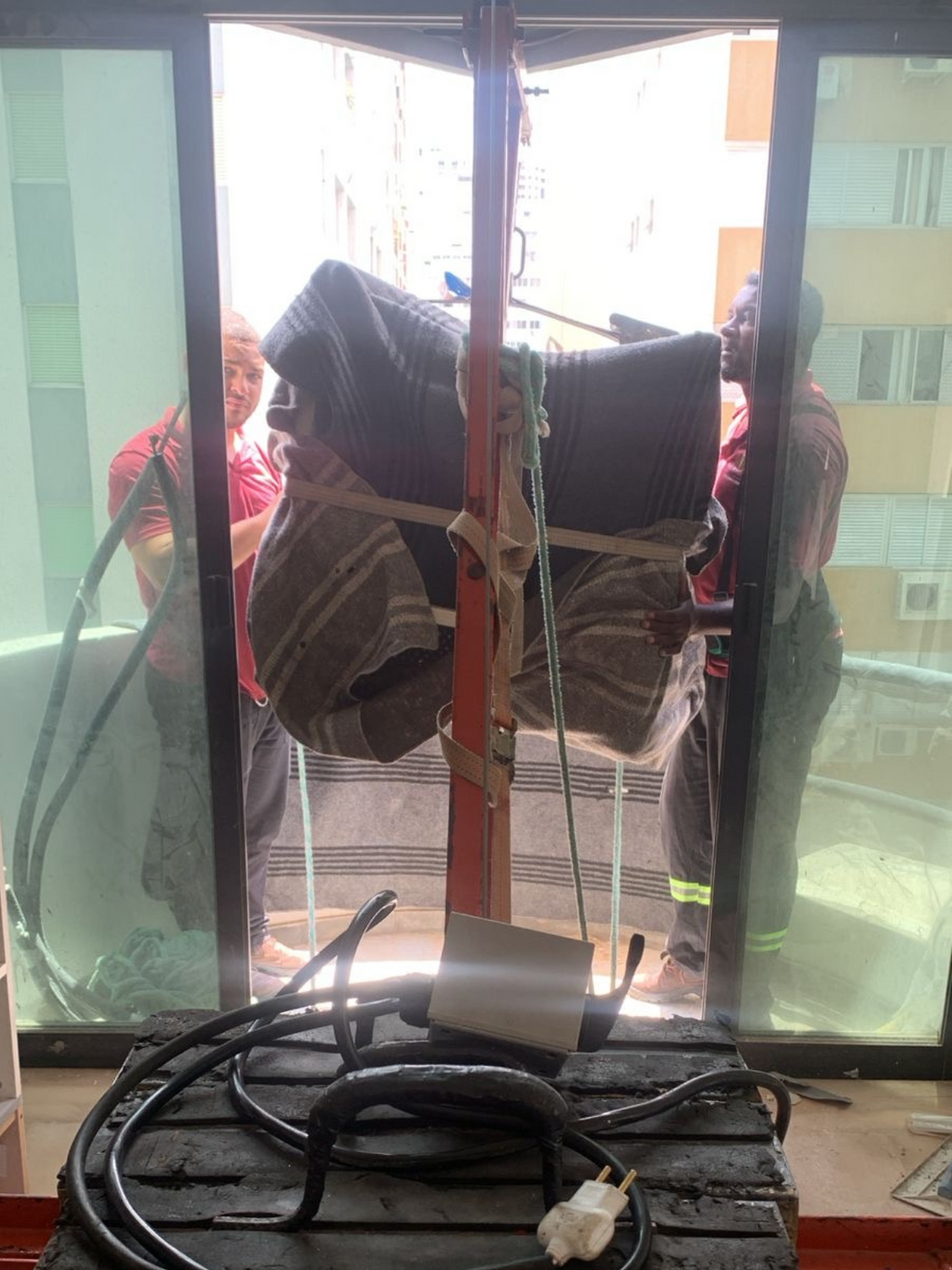 Içamento de objetos volumosos em prédio